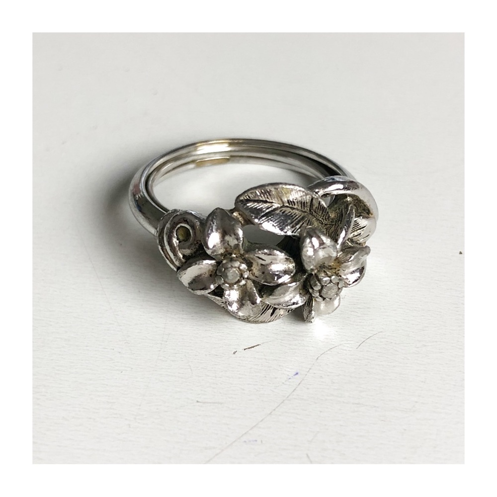 AVON Vintage 1975 Silver Tone Orchid Blossom Flower Ring Size 6 - 6.5